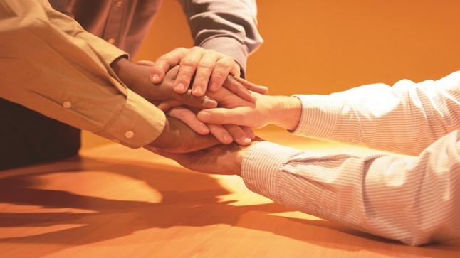 قامة عربية سعودية تبرز في إحياء الأخلاق والمروءة العربية الأصيلة في الإصلاح ووأد الفتن