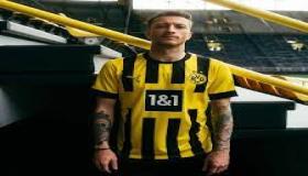 بوروسيا دورتموند يرتدي قميص اتحاد جدة السعودي
