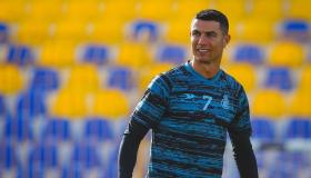 احتفال لاعبو النصر بعيد ميلاد رونالدو في الملعب