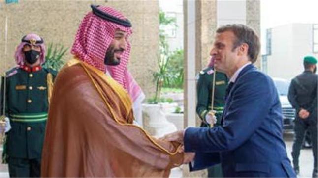 ولي العهد يناقش ماكرون تطورات الأوضاع في لبنان